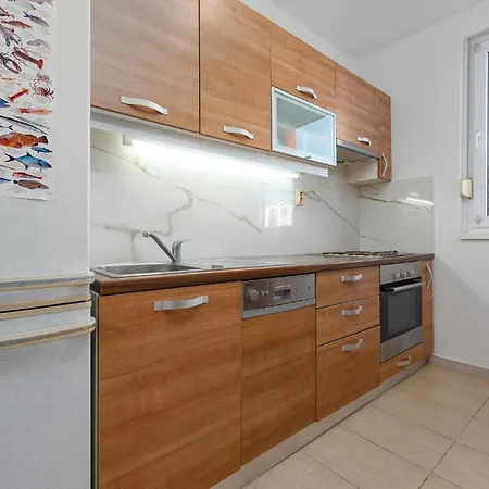 1 Bedroom Cozy In Apartamento Zadar