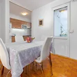 1 Bedroom Amazing In Apartmán Zadar