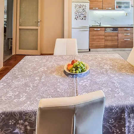 Apartmán 1 Bedroom Amazing In
