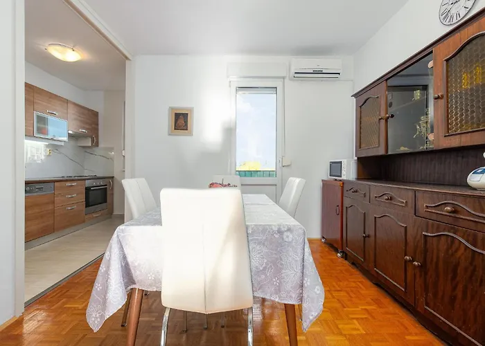 Apartment 1 Bedroom Cozy In